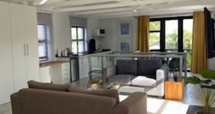 Cozy, Spacious Loft in Sunny Melkbos