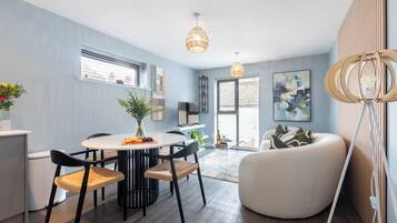 2 bedrooms, individually decorated, individually furnished