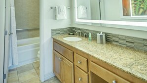 Hair dryer, towels, soap, shampoo - Las Vegas 1Bed/1Bath, Desert Rose! (Las Vegas)