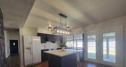 4-Season Beauty with pool in Fort Worth