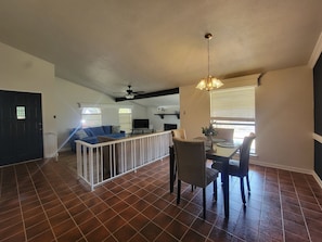 Interior - 4-Season Beauty with pool in Fort Worth (Fort Worth)