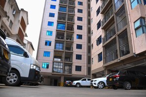 Property entrance - Denis Gardens Apartments Kilimani (Nairobi)