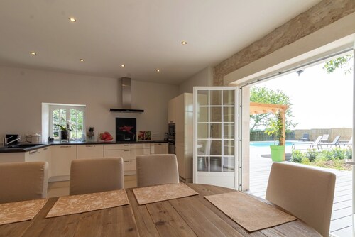 4 bedroom cottage set amongst the vineyards with own pool and garden