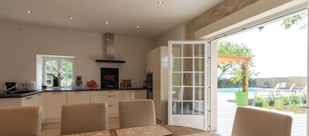 4 bedroom cottage set amongst the vineyards with own pool and garden