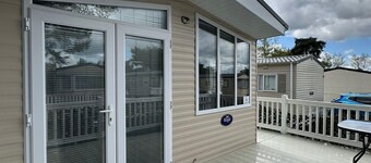 Caravan - Sleeps 4 - Pool - Pet Friendly