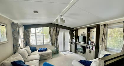 Luxury Caravan on Family Park Near Bournemouth