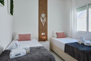 2 bedrooms, iron/ironing board, WiFi, bed sheets