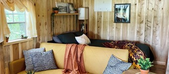 2. Cozy Tiny Home with fire pit On the farm