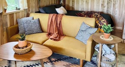 2. Cozy Tiny Home with fire pit On the farm