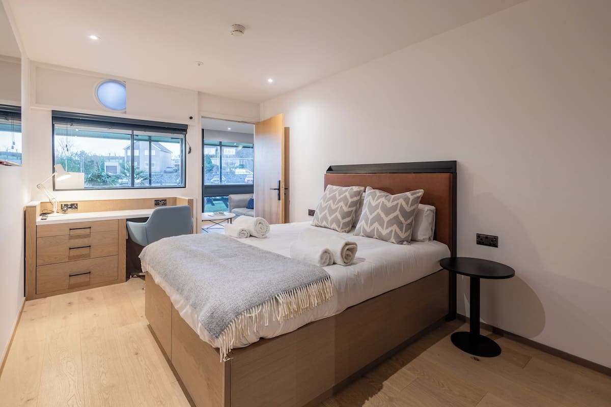 4 bedrooms, free WiFi, bed sheets