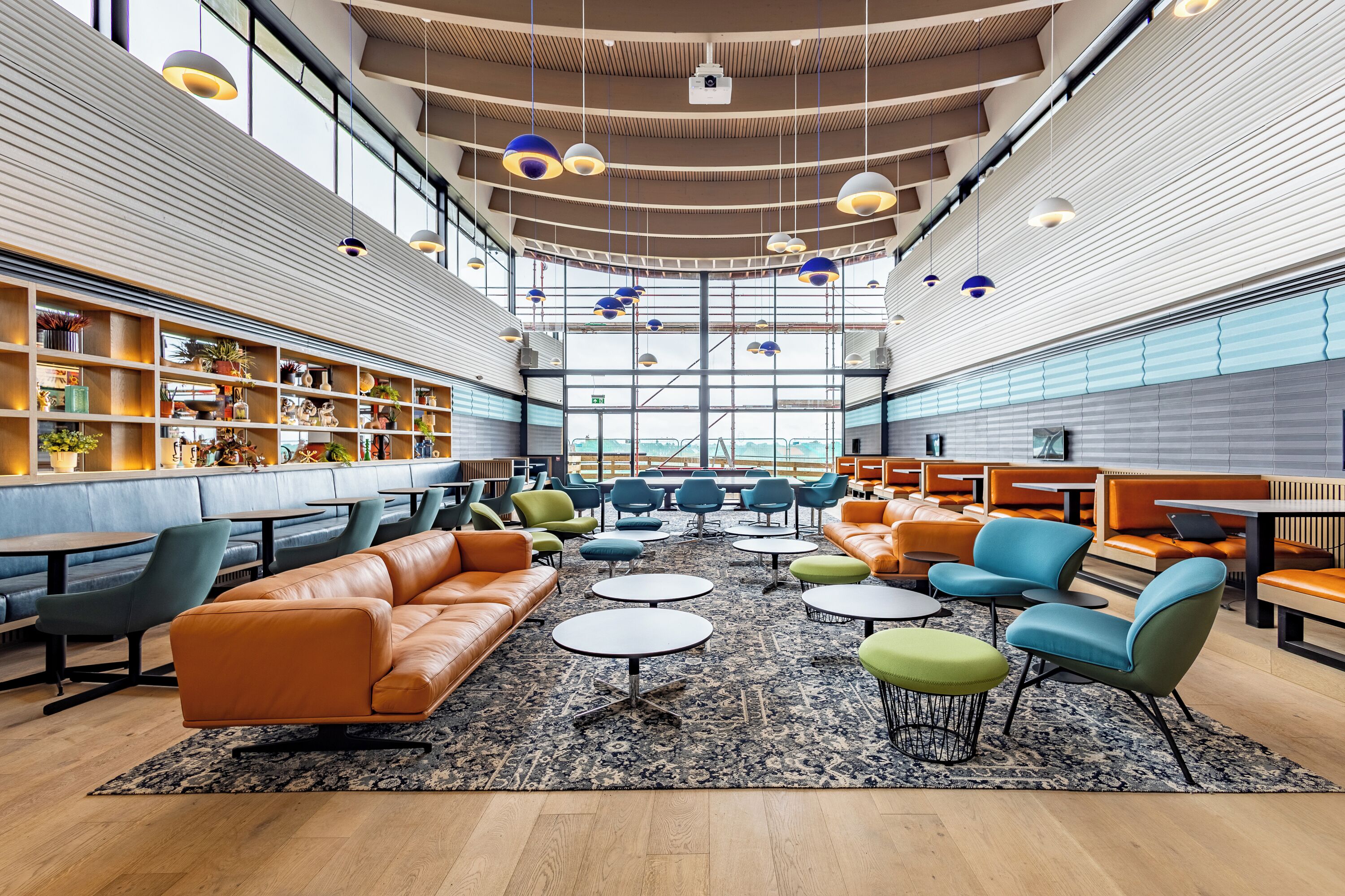 Lobby lounge