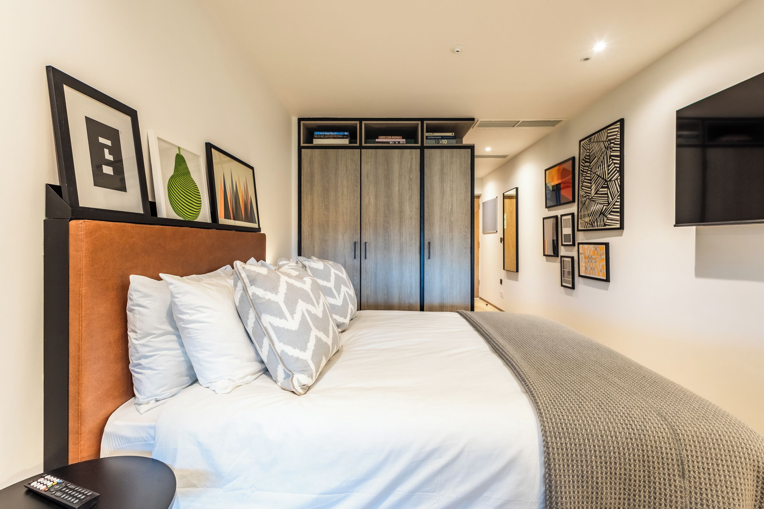 Free WiFi, bed sheets