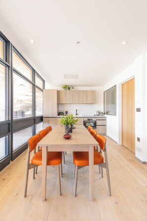 TWO BEDROOM APARTMENT (large double beds) | Private kitchen