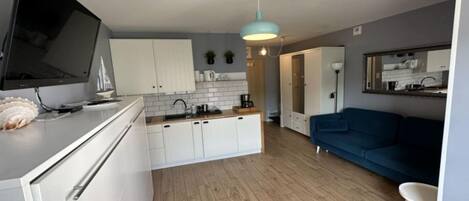 Electric kettle, high chair