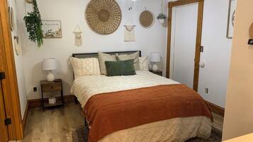 1 bedroom, iron/ironing board, travel cot, free WiFi