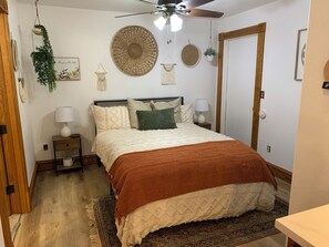 1 室のベッドルーム、アイロン / アイロン台、旅行用ベビーベッド、WiFi (無料)