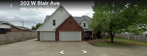Ein Wohnhaus in der W Blair Ave 202, Wilburton, Oklahoma.