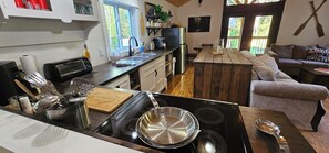 Fridge, microwave, oven, stovetop - Escape with 7 seat HotTub and Outdoor Entertainment Sleeps 6
South Algonquin (Whitney)