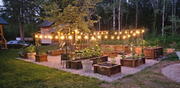 Property grounds - Escape with 7 seat HotTub and Outdoor Entertainment Sleeps 6
South Algonquin (Whitney)