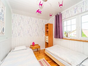4 habitaciones, muebles diferentes y ropa de cama 