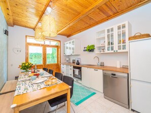 House | Private kitchen | Electric kettle, toaster, highchair