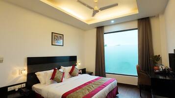 Superior Room, City View | Desk, laptop workspace, free WiFi, bed sheets