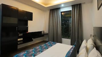 Deluxe Double Room, City View | 1 bedroom, desk, laptop workspace, free WiFi