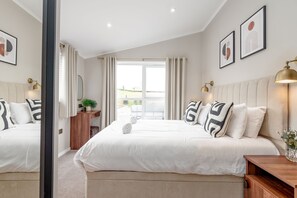 3 Schlafzimmer, Schreibtisch, Bügeleisen/Bügelbrett, kostenloses WLAN