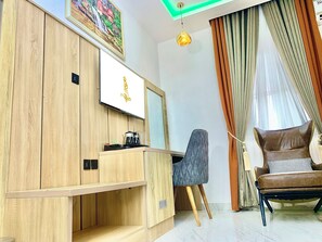 Desk, laptop workspace - Prince Xclusive Royale Hotels (Awka)