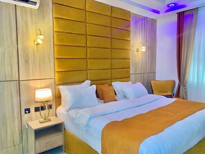 Desk, laptop workspace - Prince Xclusive Royale Hotels (Awka)