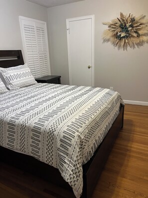 3 chambres, fer et planche à repasser, lit parapluie, Wi-Fi gratuit