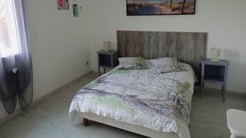 1 habitación, wifi y ropa de cama