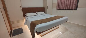 豪華雙人房 | 書桌、筆電工作空間、隔音、免費無線上網
