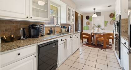 4bd Near Airport & Downtown - Volleyball - Games