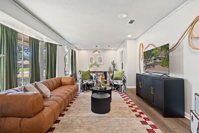 4bd Near Airport & Downtown - Volleyball - Games