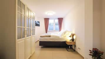 2 bedrooms, desk, iron/ironing board, travel crib