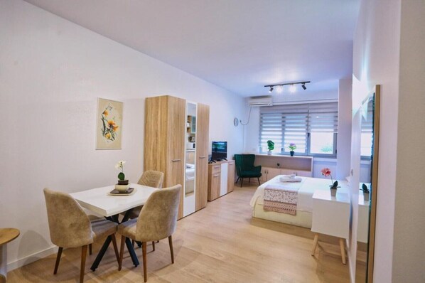 1 chambre, fer et planche à repasser, Wi-Fi, draps fournis