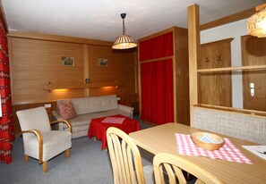 Apartment | Dining - Apartment in Vorberg Near Dachstein Glacier (Ramsau am Dachstein)