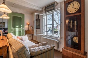 Living room - Charmante Ferienwohnung am Hafen (Toenning)