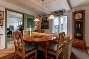Apartment | Dining