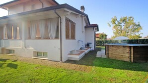 A two-story house with a covered porch, a small front yard, and a wooden shed. - Holiday Home Fragola, Capezzano Pianore (Camaiore)