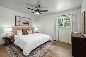 3 bedrooms, desk, iron/ironing board, free WiFi - Austin Oasis – Zilker, Downtown, Pool, 3 Bedroom (Austin)