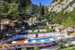 Apartment | Pool | Outdoor pool - Apartment in Limone With Balcony or Terrace (Limone sul Garda)