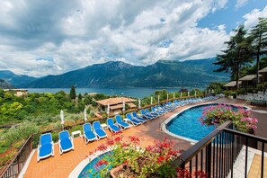 Apartment | Pool | Outdoor pool - Apartment in Limone With Balcony or Terrace (Limone sul Garda)