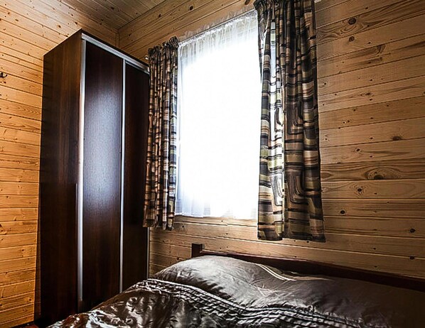 2 habitaciones, muebles diferentes y ropa de cama