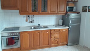 Apartment | Private kitchen - Biograd Beachside Family Apartment (Biograd na Moru)