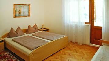 Apartment | 2 bedrooms, individually furnished, bed sheets