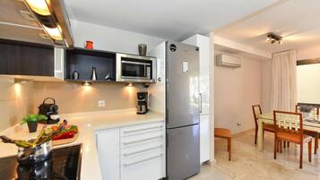 House | Private kitchen | Electric kettle, toaster, high chair