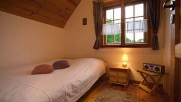 House | 3 bedrooms, individually furnished, bed sheets