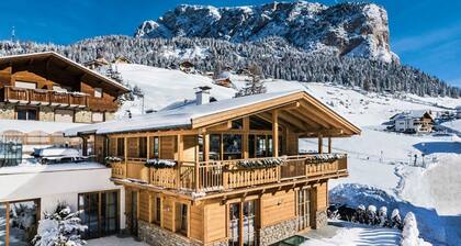 Chalet in Dienten With Ski-in Access & Pool